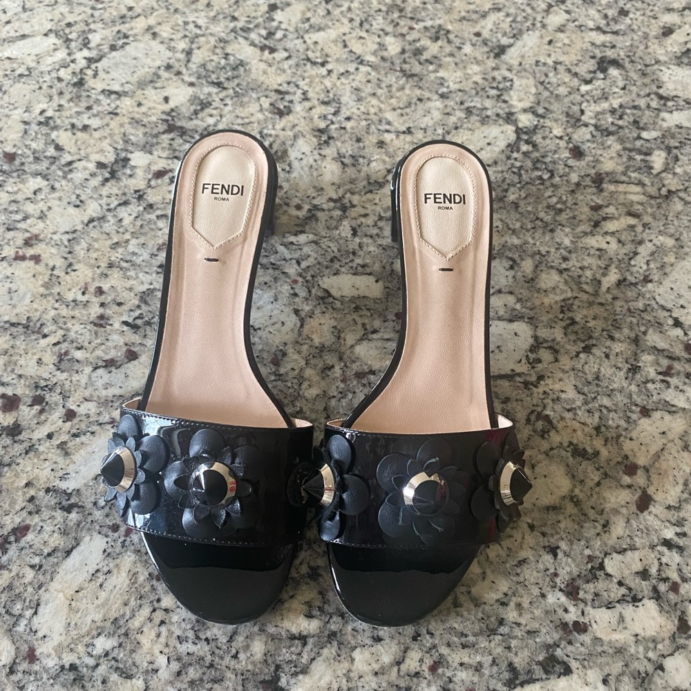 Fendi Flowerland black slides 7.5 / 37.5